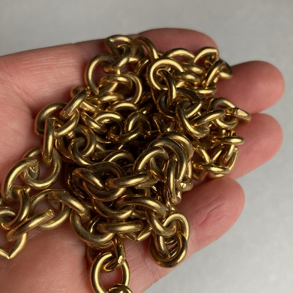 Vintage Monet Gold Tone Heavy Weight  Chain Link Necklace - Picture 5 of 8